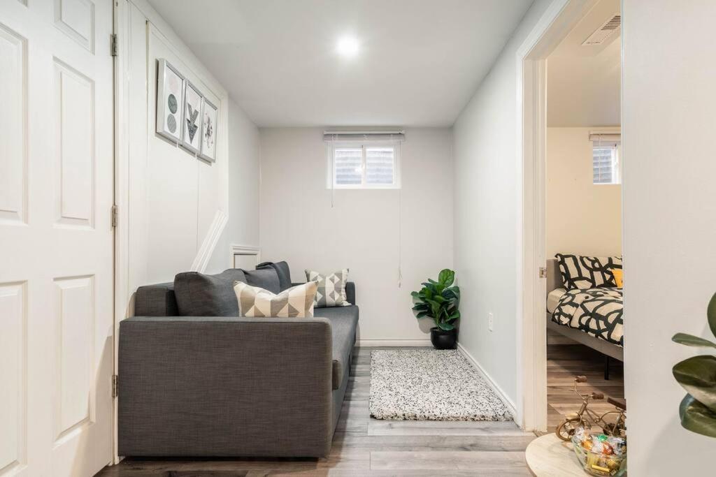 Cozy Nest Basement Unit Apartment Хамилтън Екстериор снимка