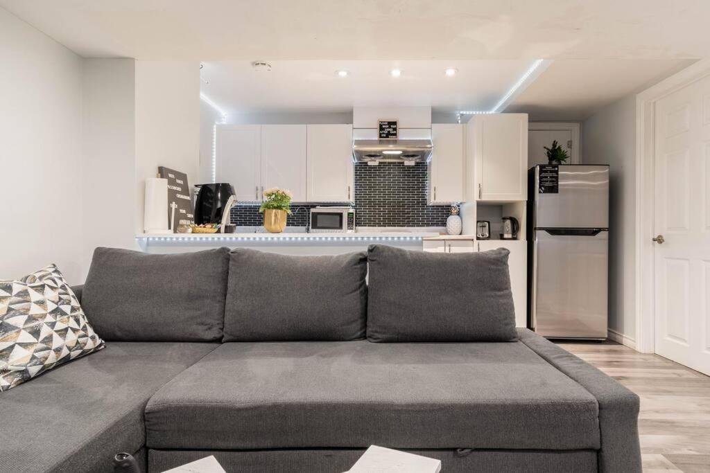 Cozy Nest Basement Unit Apartment Хамилтън Екстериор снимка
