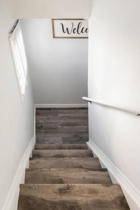 Cozy Nest Basement Unit Apartment Хамилтън Екстериор снимка