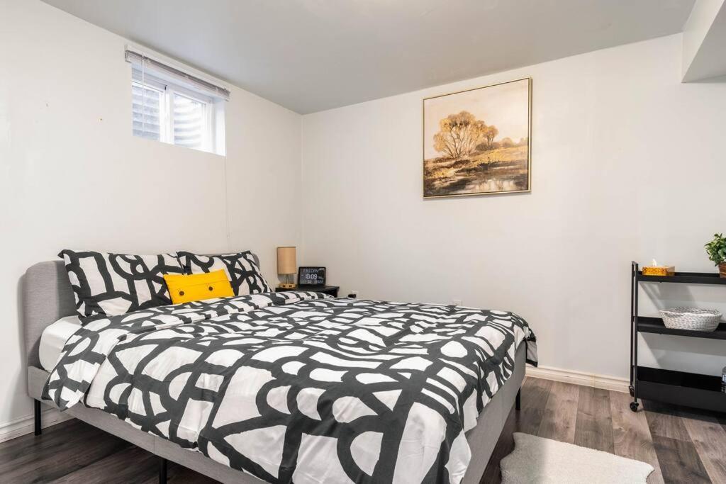 Cozy Nest Basement Unit Apartment Хамилтън Екстериор снимка