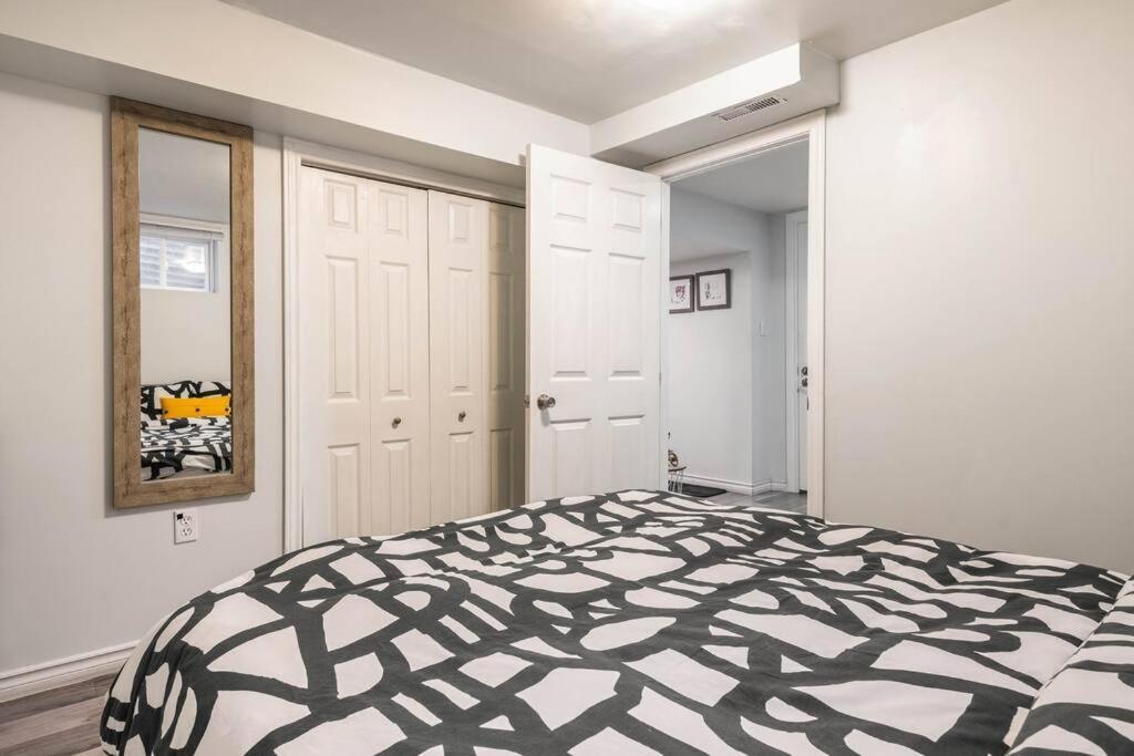 Cozy Nest Basement Unit Apartment Хамилтън Екстериор снимка