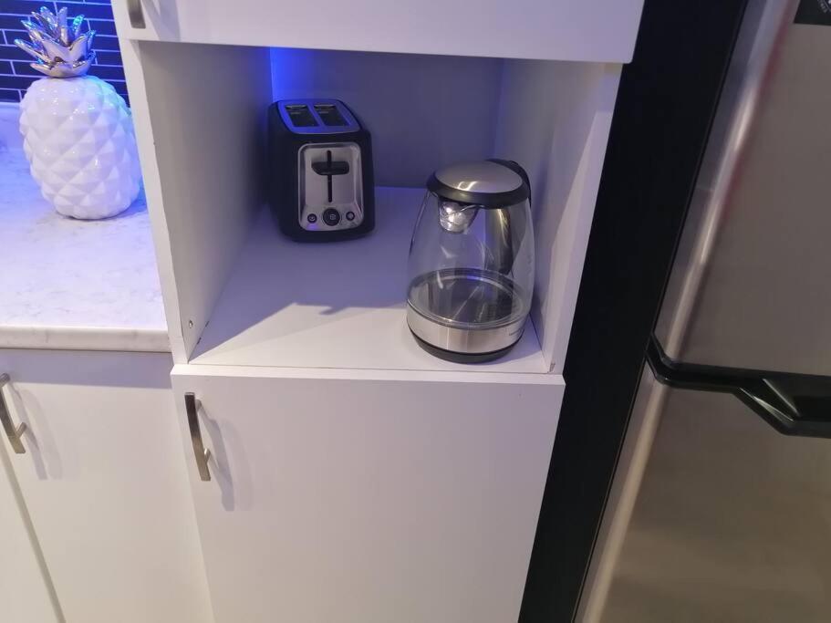 Cozy Nest Basement Unit Apartment Хамилтън Екстериор снимка