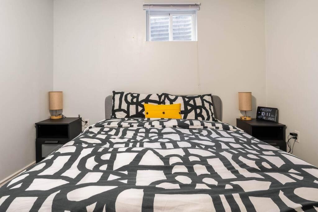 Cozy Nest Basement Unit Apartment Хамилтън Екстериор снимка