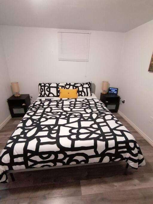 Cozy Nest Basement Unit Apartment Хамилтън Екстериор снимка