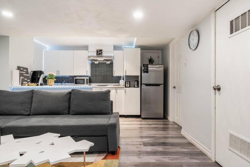 Cozy Nest Basement Unit Apartment Хамилтън Екстериор снимка