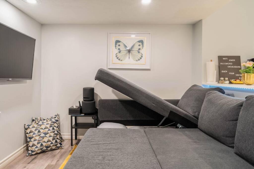 Cozy Nest Basement Unit Apartment Хамилтън Екстериор снимка