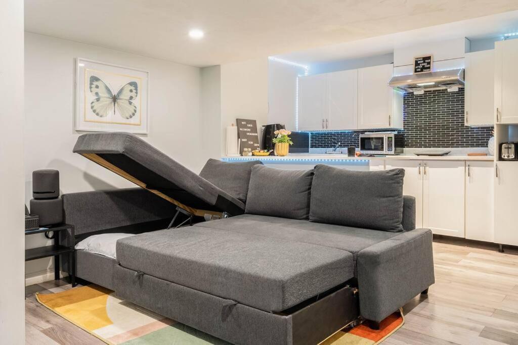 Cozy Nest Basement Unit Apartment Хамилтън Екстериор снимка